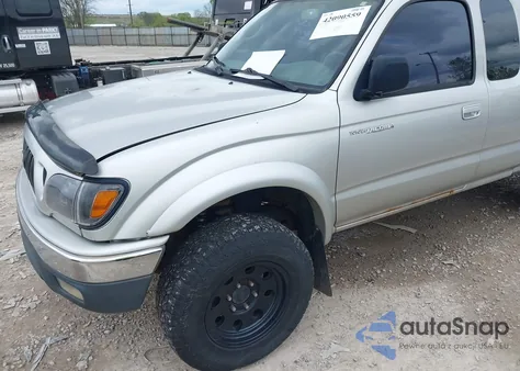 2001 Toyota Tacoma Base V6 from USA, damaged, VIN 5TEWN72N81Z821071